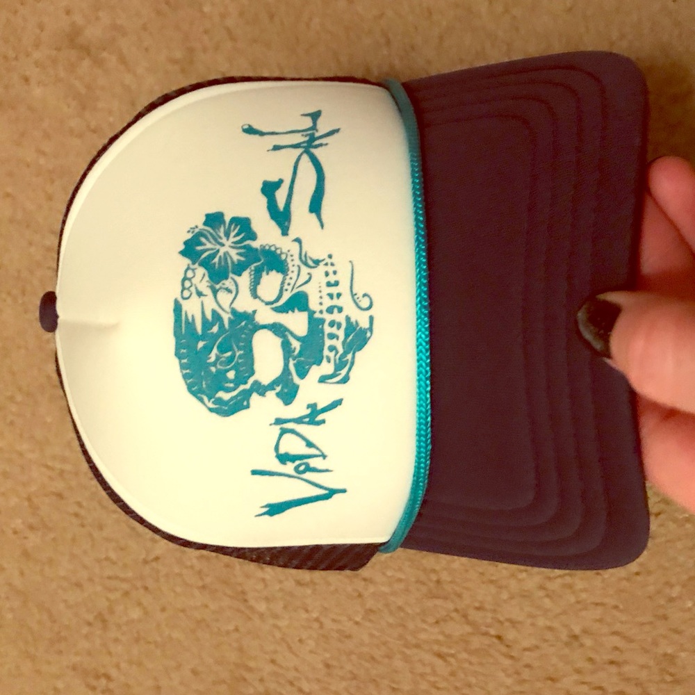 NWOT Salt Life Trucker Hat